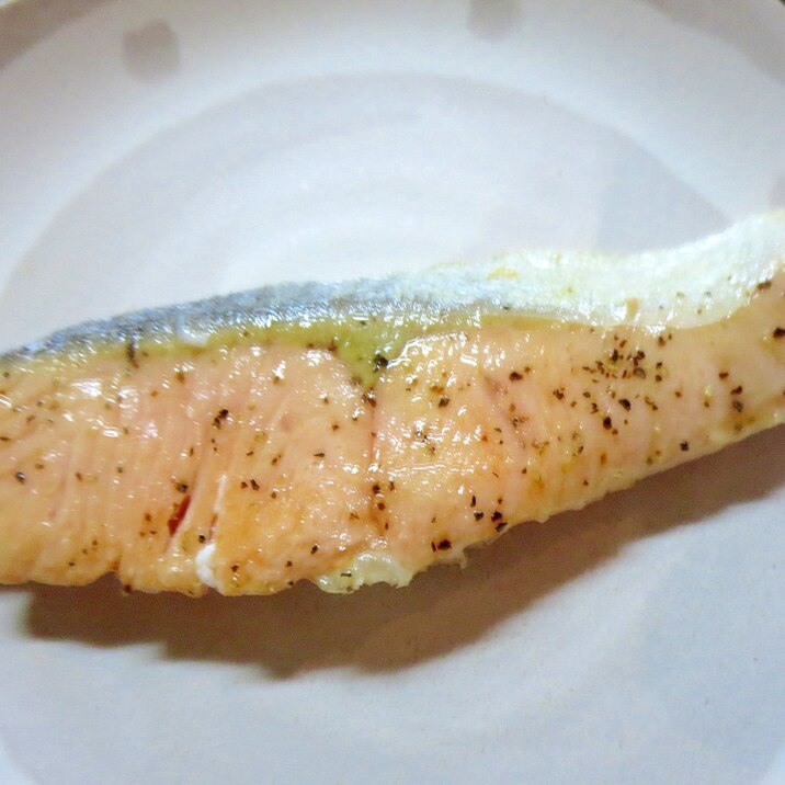 レモン風味の塩鮭のバター＆オリーブオイル焼き